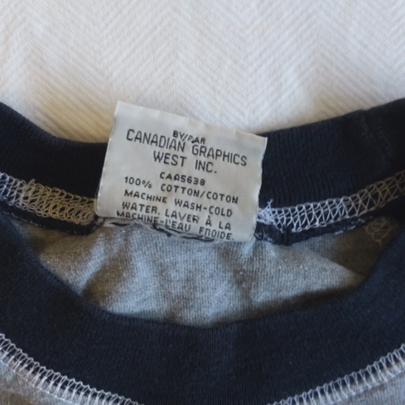 waves NHL Vancouver Canucks raglan sleeve graphic t-shirt 2T toddler unisex - Picture 4 of 7